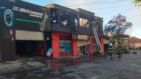 Voluntario de Bomberos lesionado en incendio en Los Ángeles