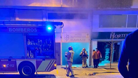 Dos bomberos heridos por la fuga de una tubería de la Red de Calor