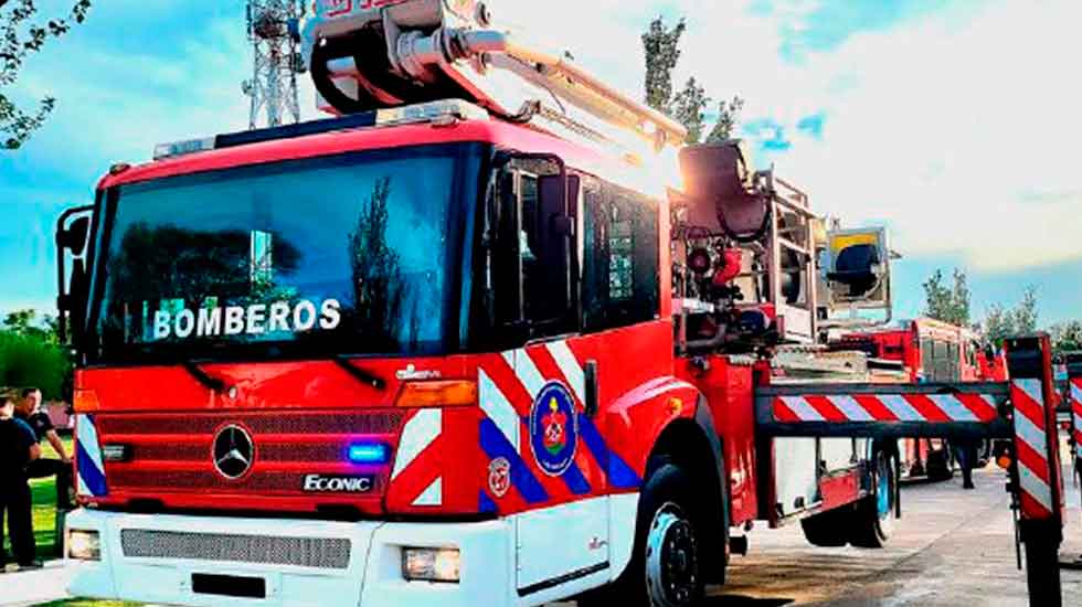 Bomberos de Las Varillas presentó la nueva unidad hidroelevador