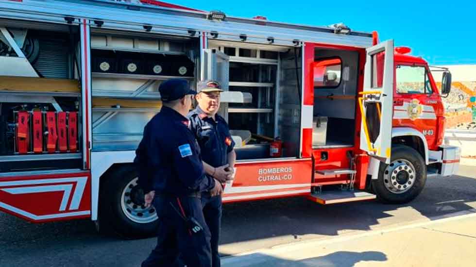Los bomberos voluntarios de Cutral Co recibieron una autobomba