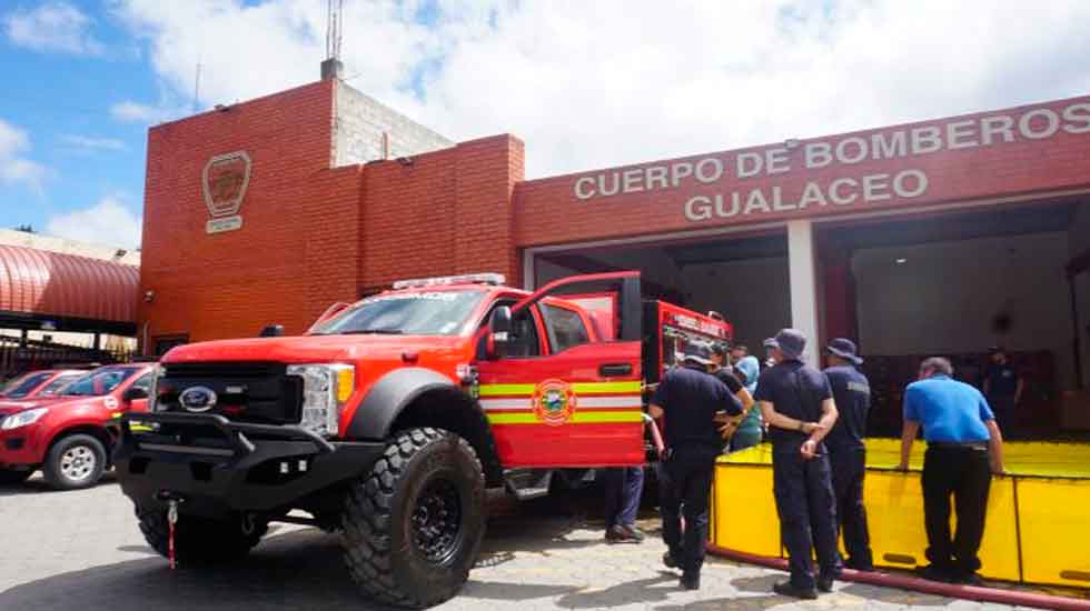 Bomberos de Gualaceo renueva el parque automotor
