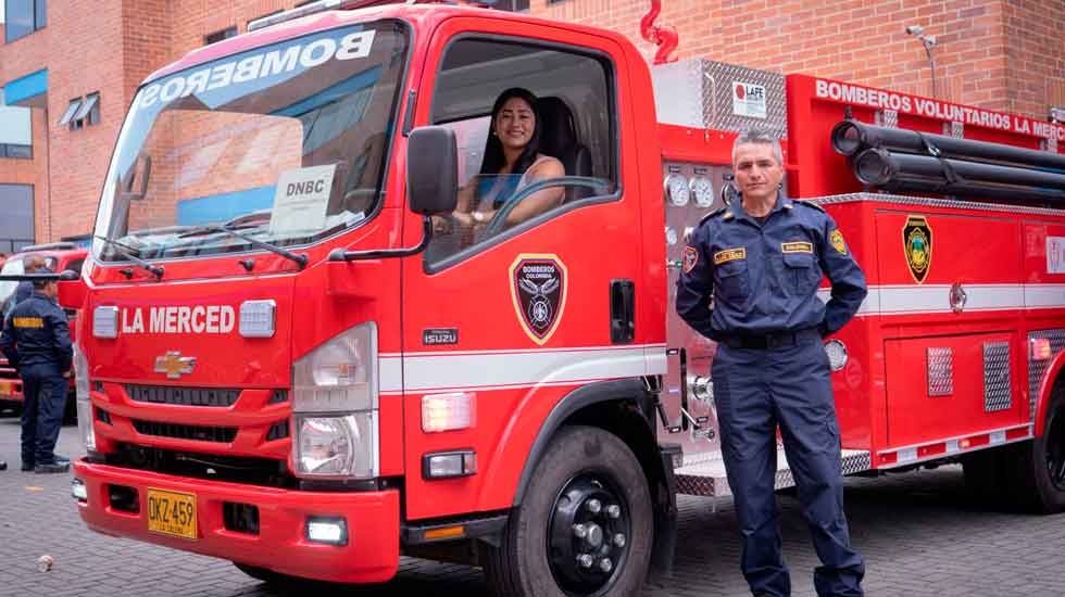 Presupuesto de Bomberos: Gobierno entregó equipos
