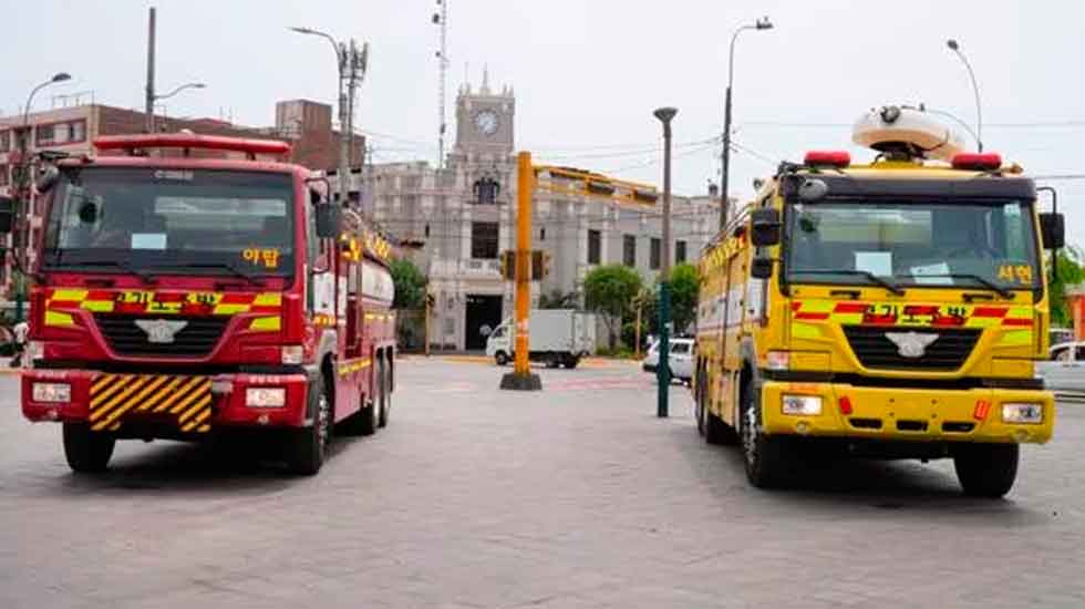Municipio entrega dos unidades contraincendios a la Compañía de Bomberos