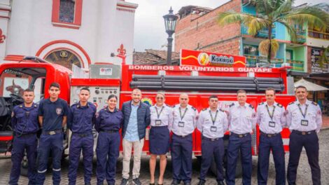 Guatapé recibe máquina cisterna para el Cuerpo de Bomberos