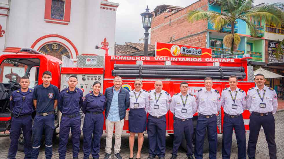 Guatapé recibe máquina cisterna para el Cuerpo de Bomberos