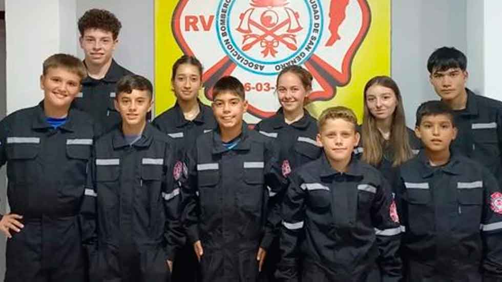 Nueva indumentaria para los cadetes de Bomberos de San Genaro