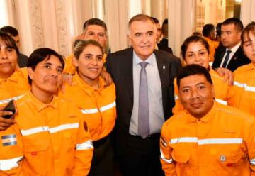 Distinciones a bomberos voluntarios de Tucumán