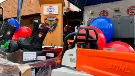 Bomberos voluntarios de Bello recibieron nuevos equipos