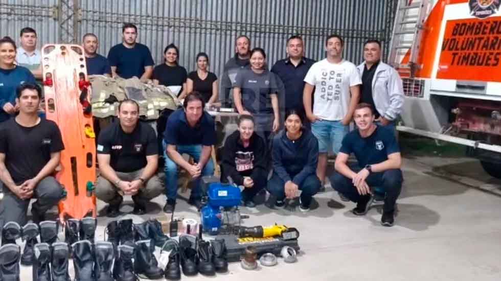 Bomberos de Timbúes recibieron herramientas donadas por el cuartel de Pérez