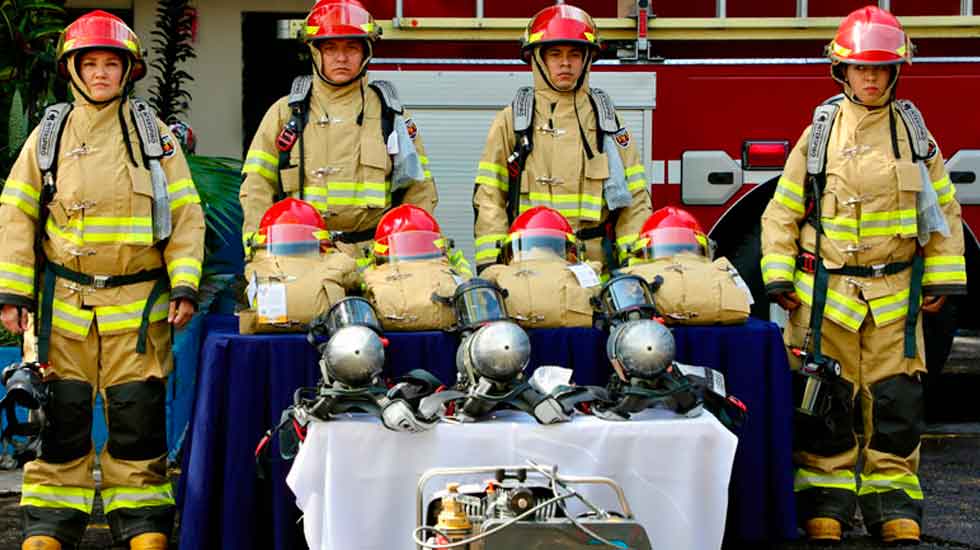 Estados Unidos dona equipo al Cuerpo de Bomberos por más de $2 millones