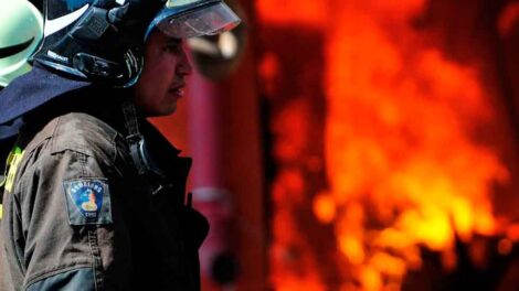 Incendio estructural dejó a un voluntario de Bomberos lesionado