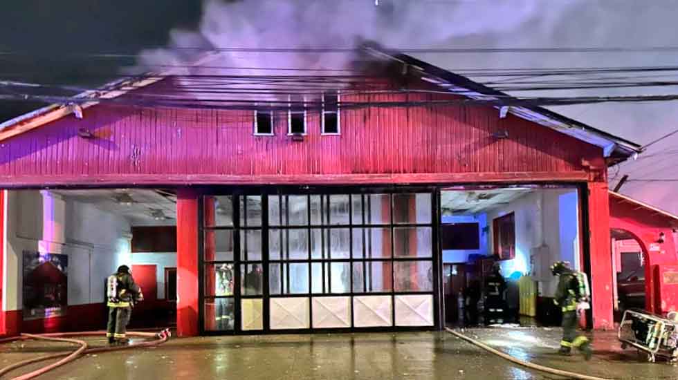 Incendio del casino y cuartel de Bomberos habría sido intencional