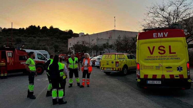 Tres bomberos heridos en el incendio entre Tárbena y Xaló