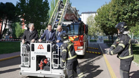 Bomberos incorpora una escala de 42 metros