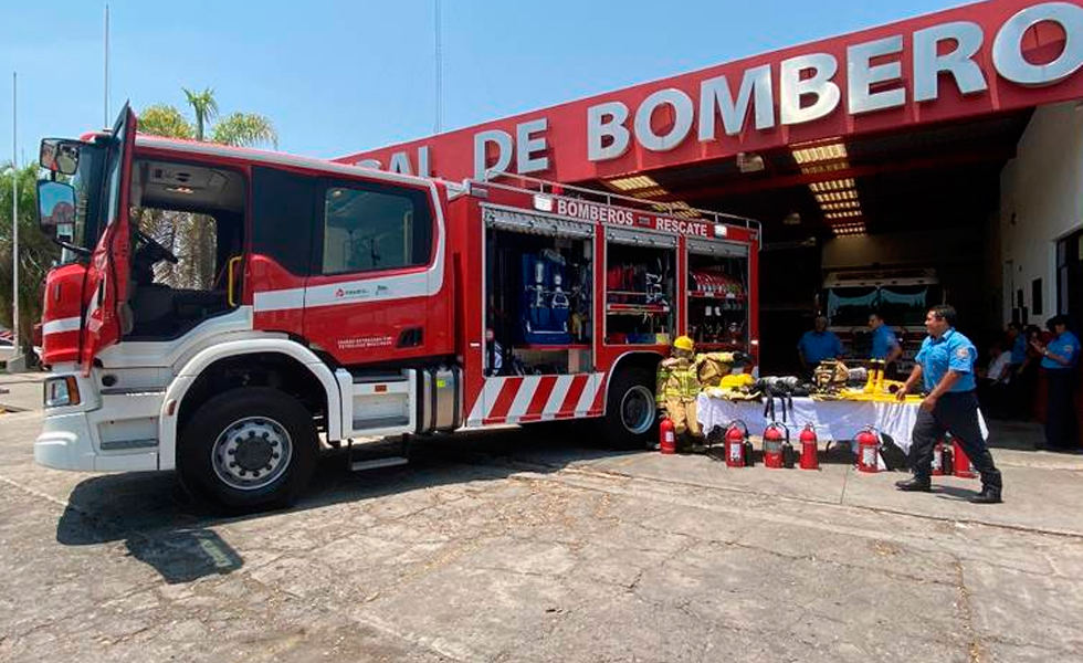 Estrenan bomberos salmantinos nueva unidad