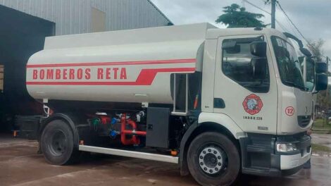 Bomberos de Reta incorporaron una nueva unidad cisterna