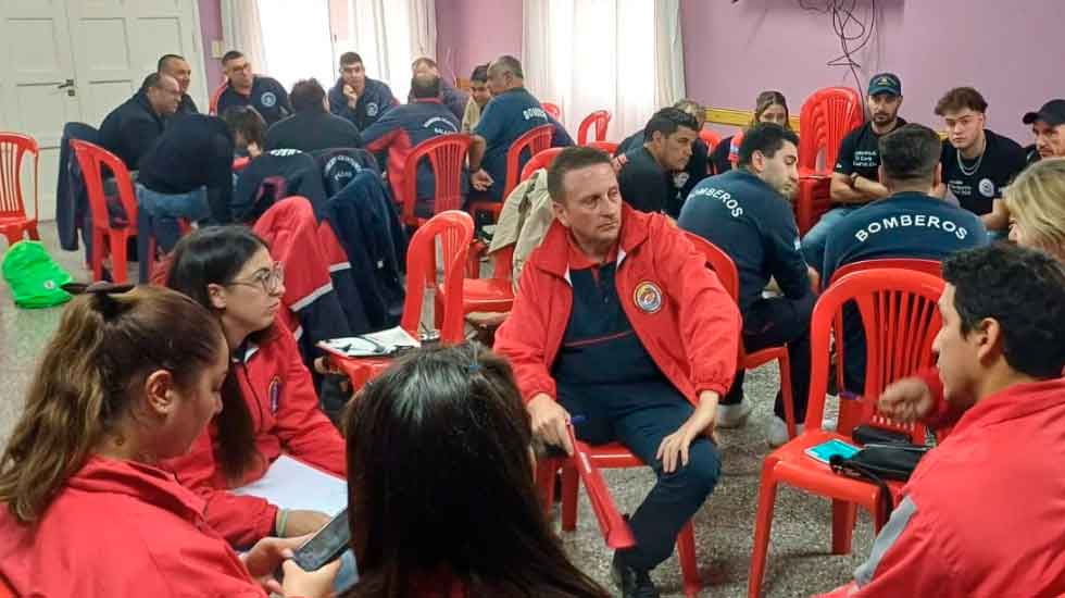 Bomberos de la Región se capacitaron en “Primeros Auxilios Emocionales”