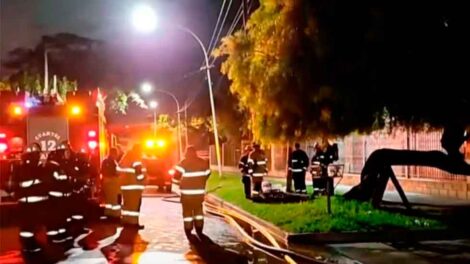 Voraz incendio en una distribuidora de cervezas en Lanús