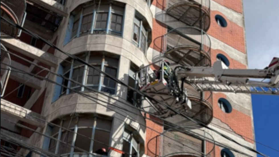 Entrenamiento de los Bomberos en un edificio de altura