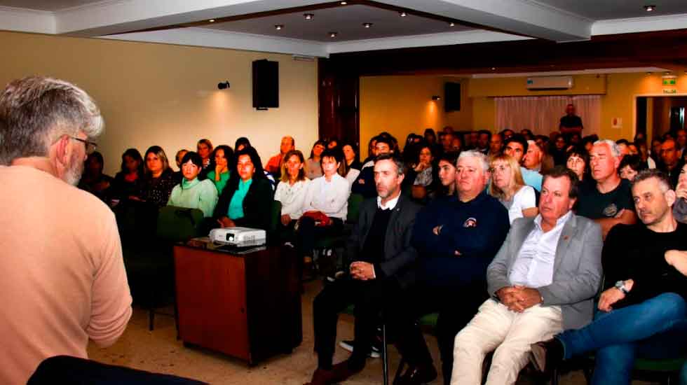 Bomberos de Olavarría: se llevó a cabo la charla sobre familia y adopción