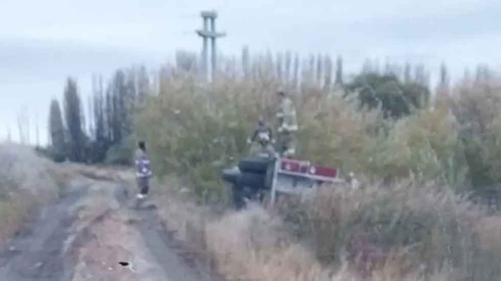 Bomberos de Sarmiento volcaron tras realizar una intervención