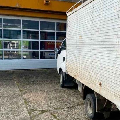 Camión se estacionó frente a cuartel de Bomberos en Valdivia
