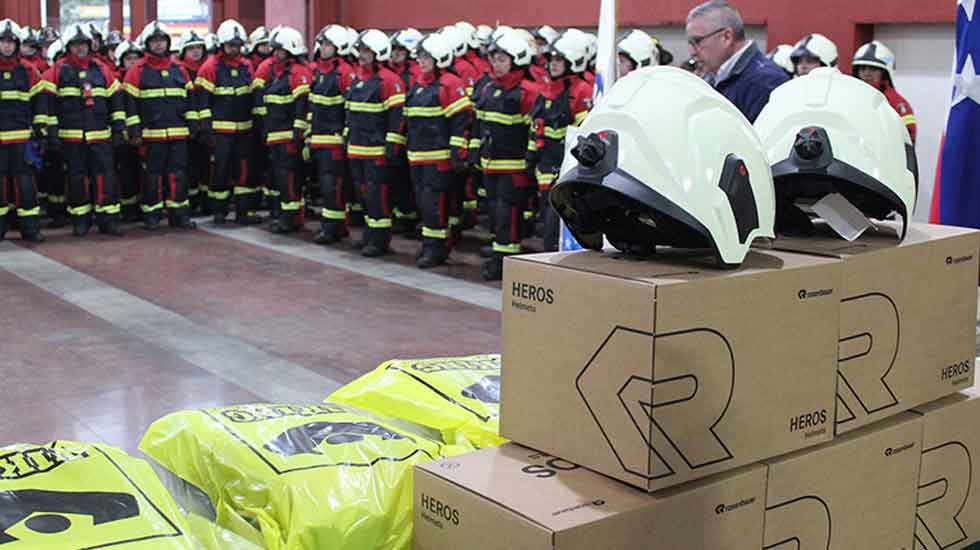 Los Bomberos de Puerto Montt recibió uniformes de última tecnología