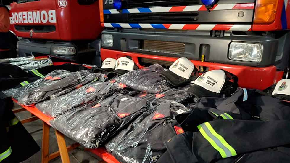 Los Bomberos Voluntarios de El Bolsón recibieron indumentaria