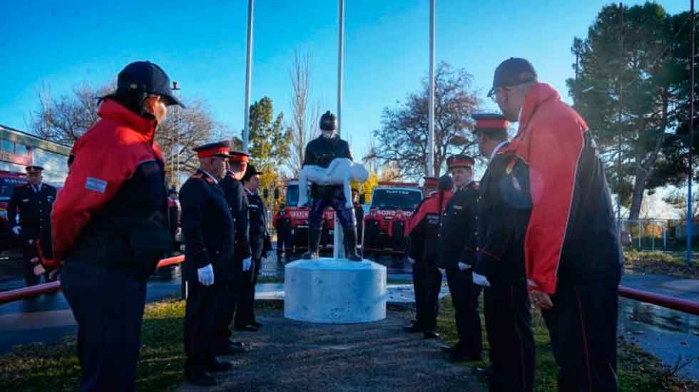 Bomberos voluntarios de Plottier festejaron su día