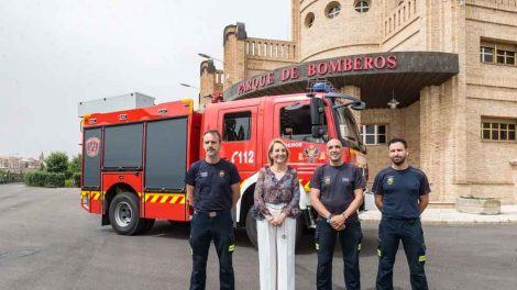 Bomberos reciben un camión para actuar en fuegos industriales