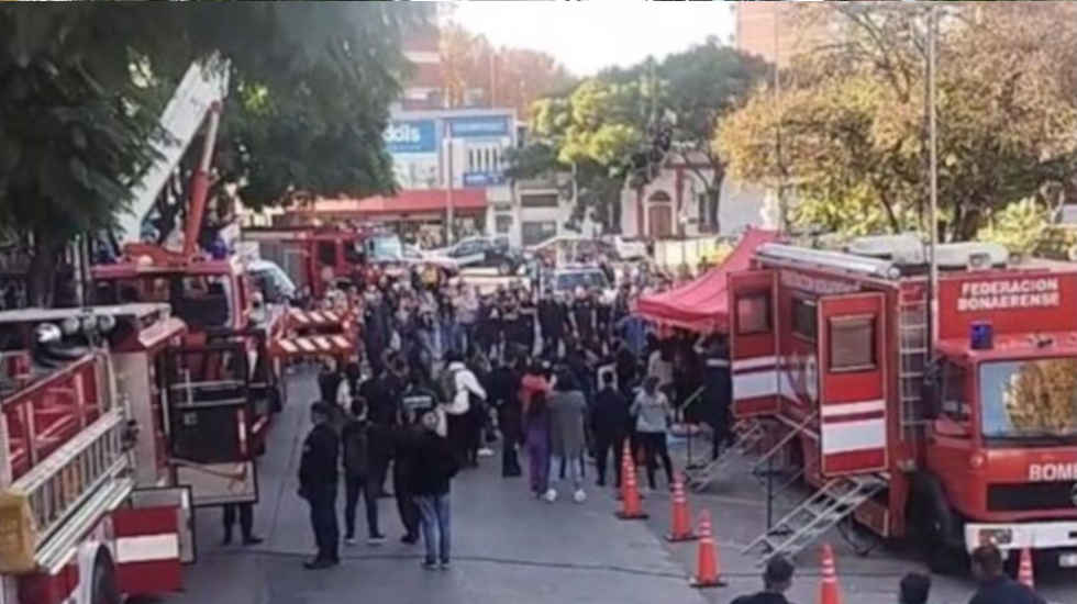 Bomberos Voluntarios de Esteban Echeverría celebraron su día