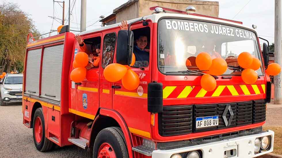 Se presentó la nueva autobomba de los Bomberos Voluntarios Juárez Celman