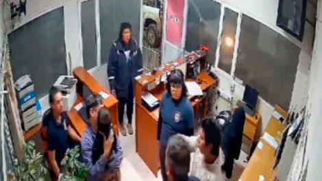 Bomberos Voluntarios de Centenario le salvaron la vida a un bebé