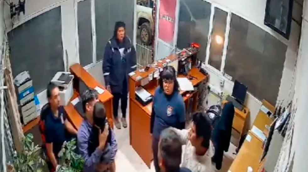 Bomberos Voluntarios de Centenario le salvaron la vida a un bebé