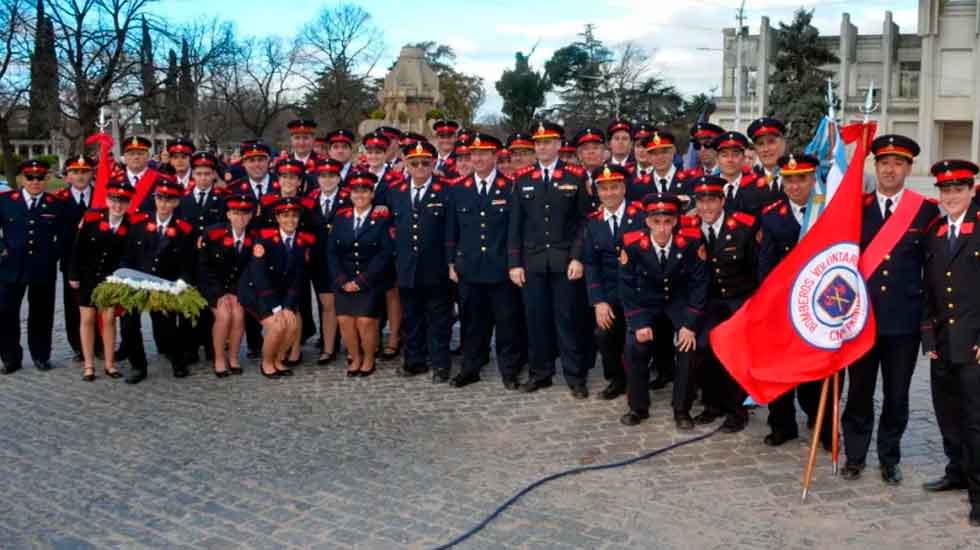 Con gran despliegue Bomberos de Pringles celebraron su día