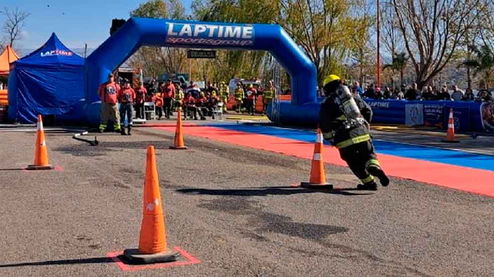 Bomberos de Carlos Paz brillaron en el Desafío Destreza Bomberil