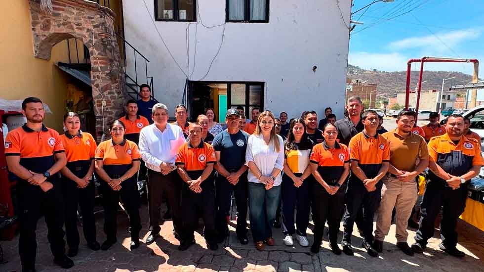 Entrega de Uniformes a La Dirección de Protección Civil y Bomberos
