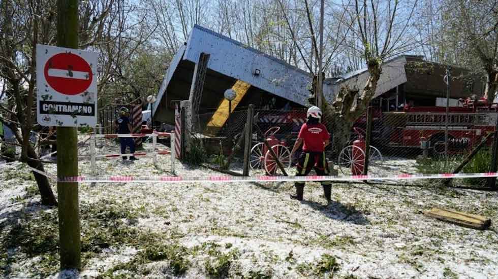 Cuartel de bomberos fue destrozado por histórica granizada