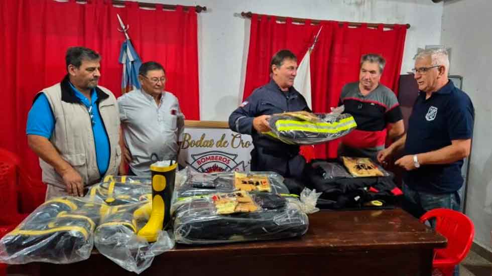 Entregaron nuevo equipamiento de seguridad a bomberos