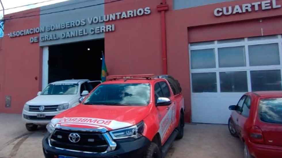 La Agrupación Serrana llevó donaciones a Bomberos de Cerri