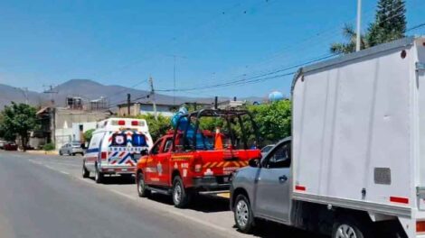 Por no dar el paso choca contra unidad de bomberos en emergencia