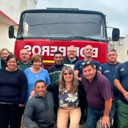 Bomberos voluntarios de Obispo Trejo con nueva autobomba