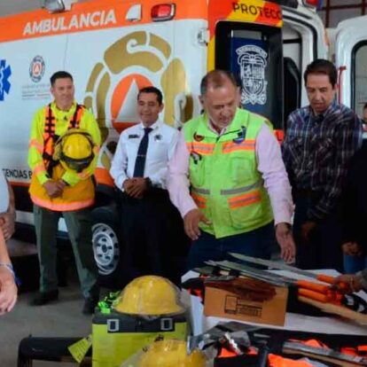 Entrega de nuevo equipamiento a Bomberos y Protección Civil