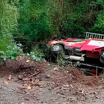 Carro de bomberos volcó mientras acudía a una emergencia