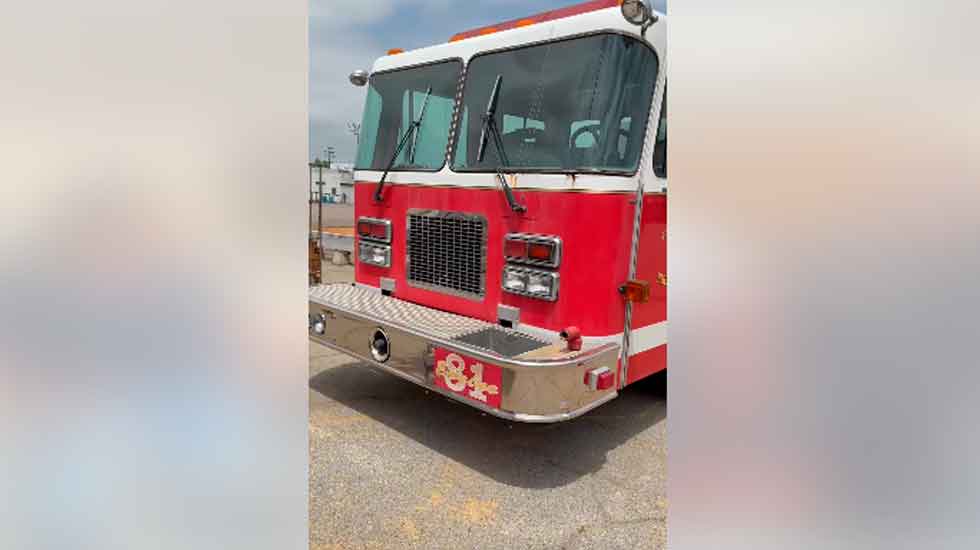 Recibe Tecolotlán dos camiones de bomberos de California