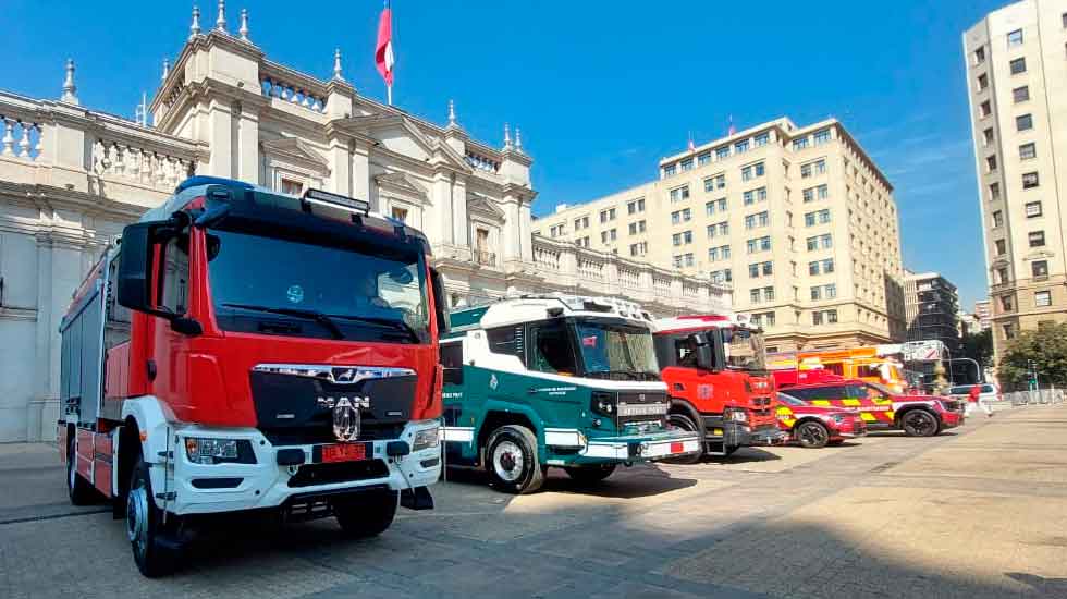 Bomberos de Santiago refuerza su flota de emergencias