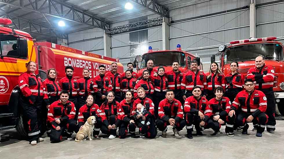 Bomberos Voluntarios de Lima presentó sus nuevos uniformes ignífugos