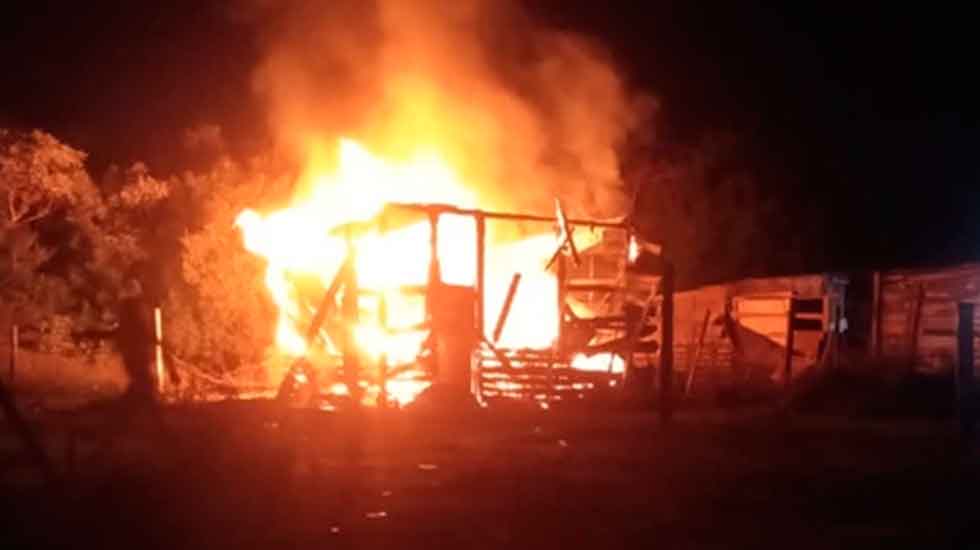 Los Bomberos no pudieron llegar al incendio Por el estado de la calle