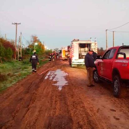 Un bombero perdió la vida durante el incendio de su propia casa