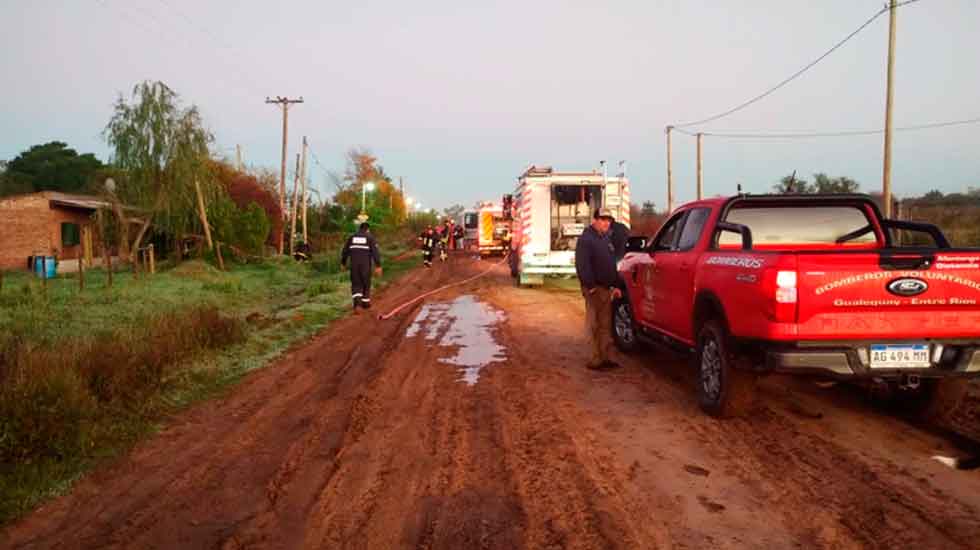Un bombero perdió la vida durante el incendio de su propia casa